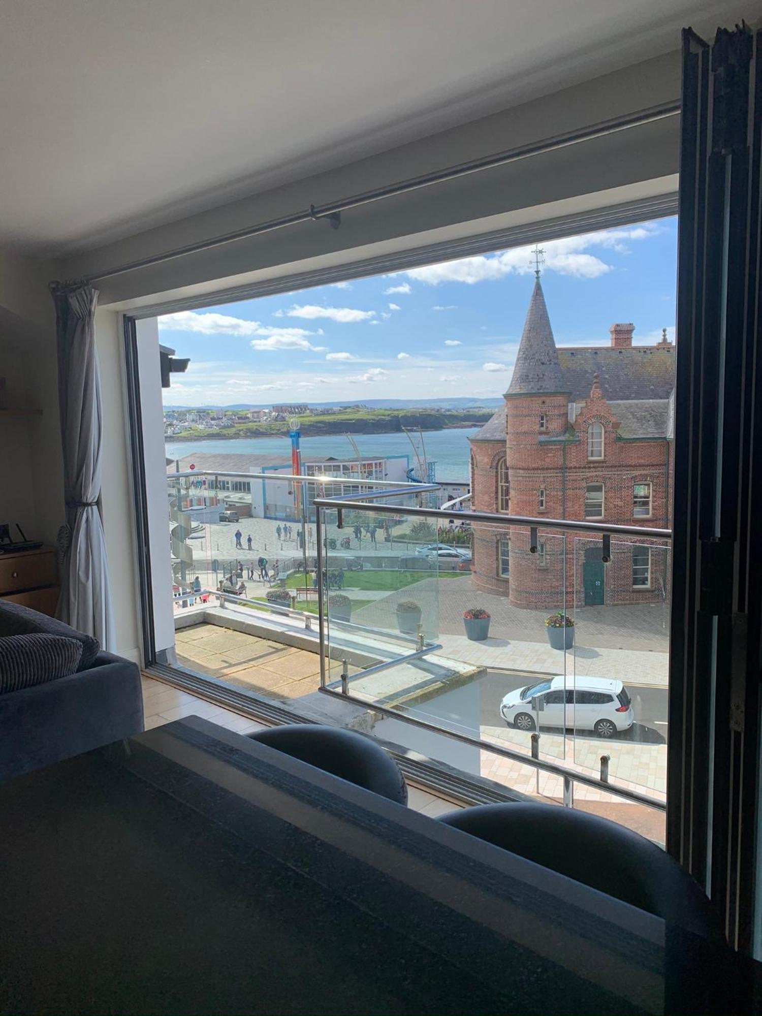 Penthouse Apartment - Town Centre, Sea Views, Secure Parking 波特拉什 外观 照片